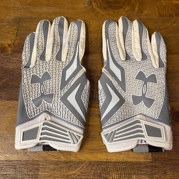 Under Armour Swarm Football Receiver Gloves White and Gray Men’s size Medium - Picture 1 of 6